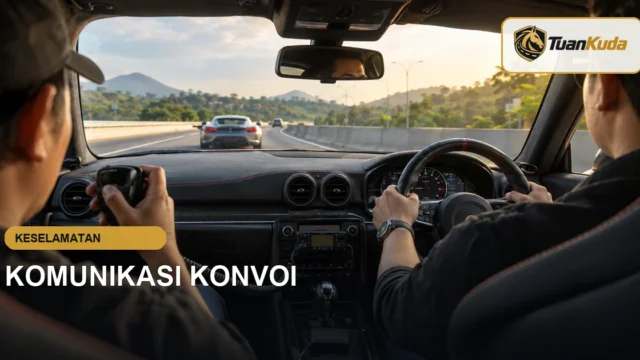 Komunikasi radio hands-free saat konvoi mobil sport