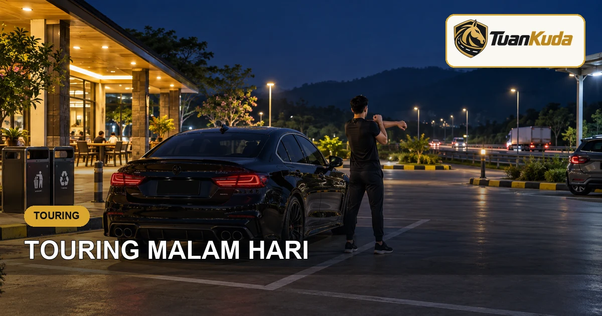 Pengemudi beristirahat di lokasi resmi saat touring malam hari